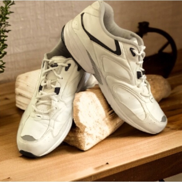 Avia Other - AVIA Men’s Tennis Shoes Sz 11